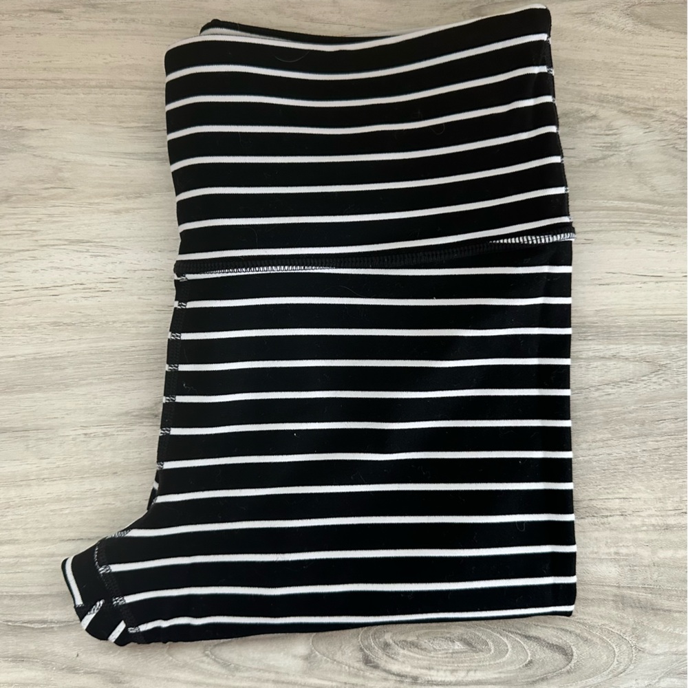 Athleta Women’s Elation Stripe Legging Black and White Size Medium